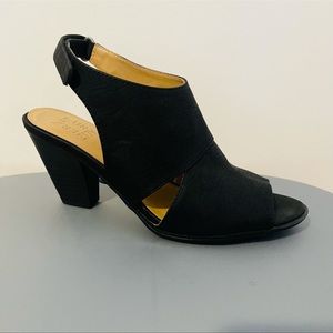 Black NWOT leather sandals 8 Naturalizer Cute!